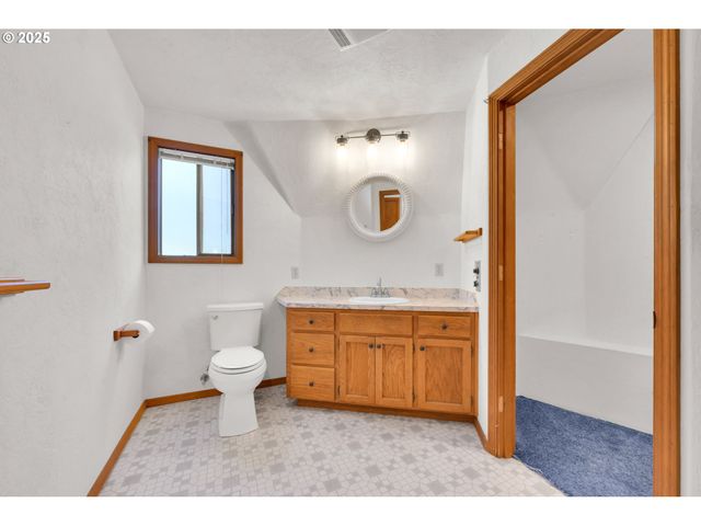 38383 KICKBUSCH Ln, Springfield, OR 97478