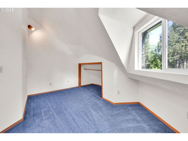 38383 KICKBUSCH Ln, Springfield, OR 97478