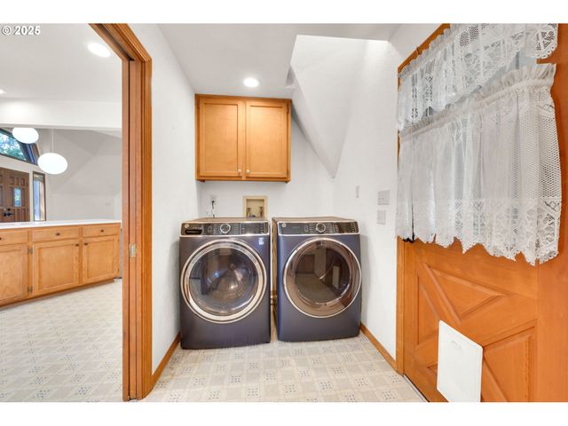 38383 KICKBUSCH Ln, Springfield, OR 97478