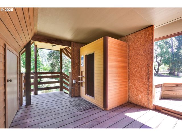 38383 KICKBUSCH Ln, Springfield, OR 97478