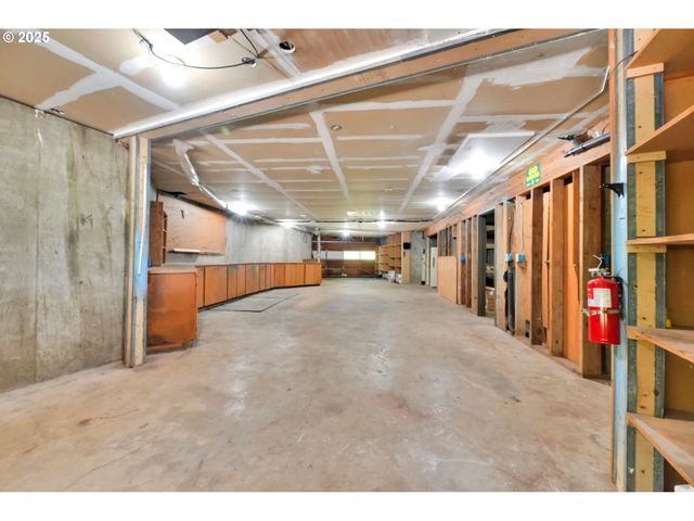 38383 KICKBUSCH Ln, Springfield, OR 97478