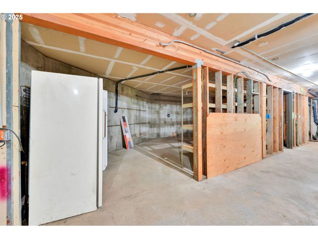 38383 KICKBUSCH Ln, Springfield, OR 97478