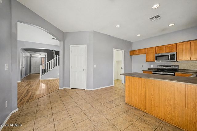 5201 W SHAW BUTTE Drive, Glendale, AZ 85304
