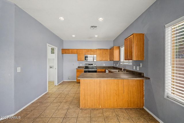 5201 W SHAW BUTTE Drive, Glendale, AZ 85304
