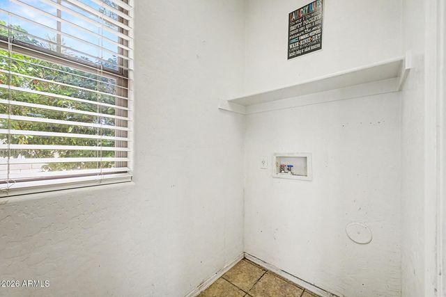 5201 W SHAW BUTTE Drive, Glendale, AZ 85304