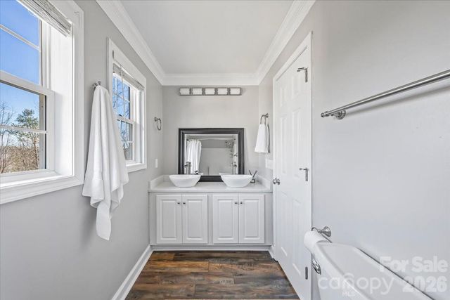 4963 Old River Drive, Hickory, NC 28602