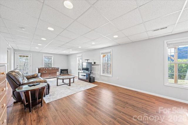 4963 Old River Drive, Hickory, NC 28602