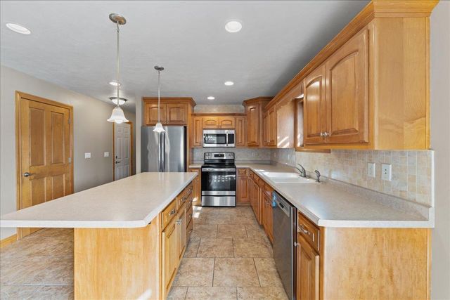 407 WATERVIEW ROAD, De Pere, WI 54115