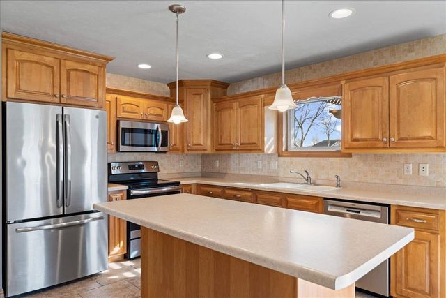 407 WATERVIEW ROAD, De Pere, WI 54115