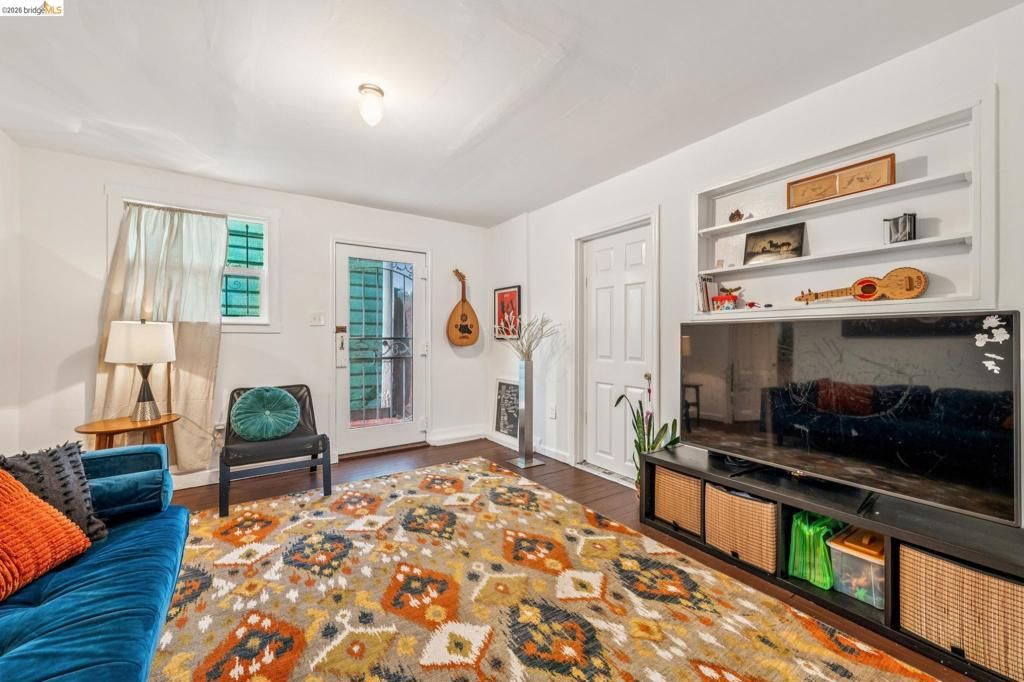 Image 25 of property listing at 836 20th Street, Oakland, CA 94607