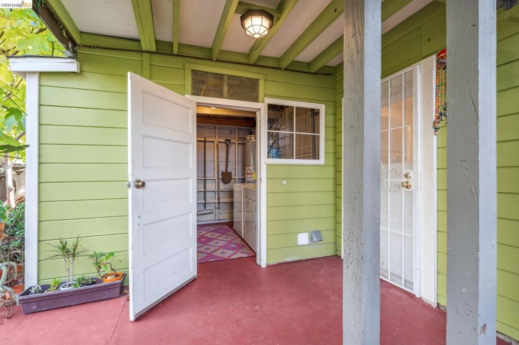 Image 38 of property listing at 836 20th Street, Oakland, CA 94607