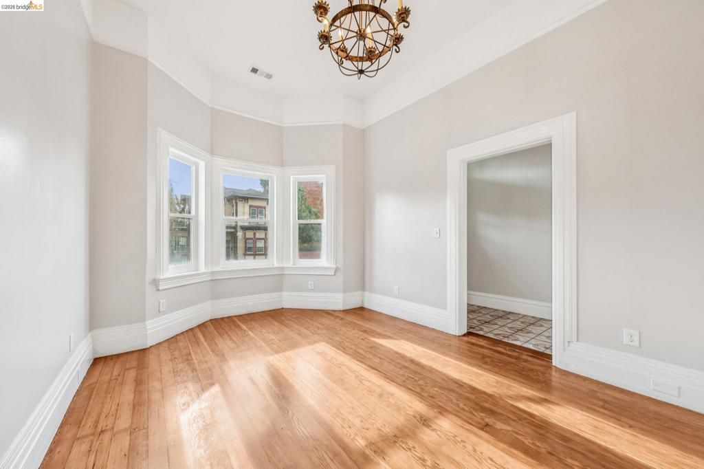 Image 4 of property listing at 836 20th Street, Oakland, CA 94607