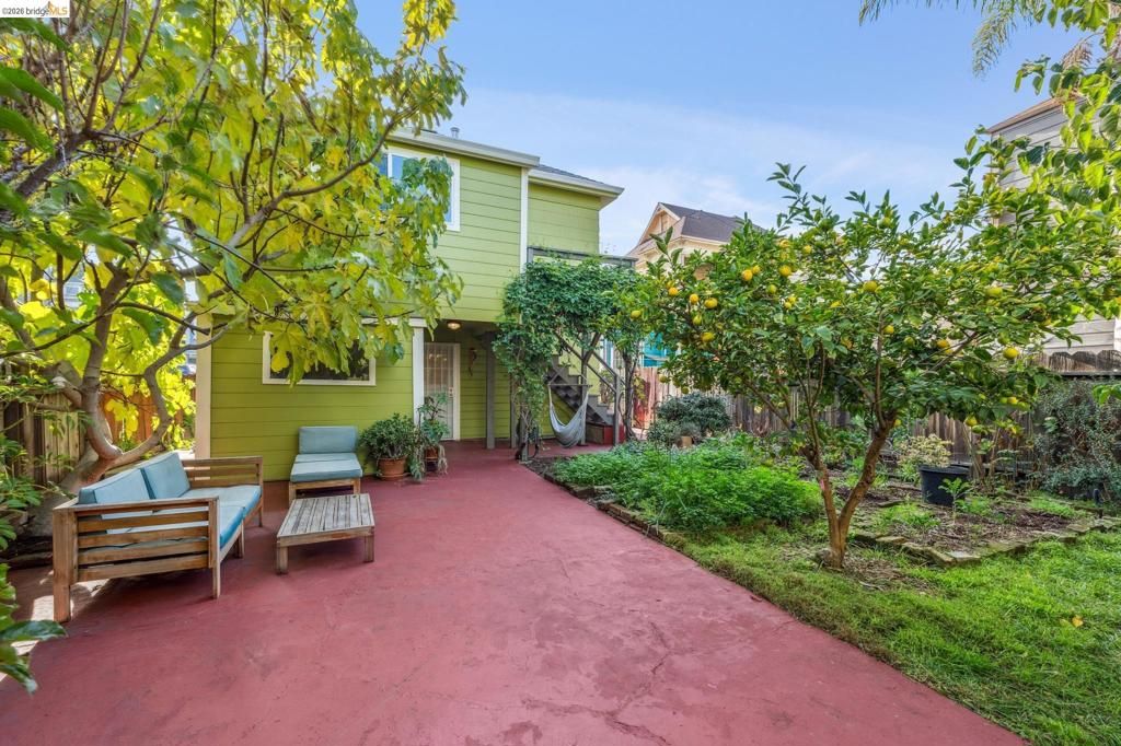 Image 42 of property listing at 836 20th Street, Oakland, CA 94607