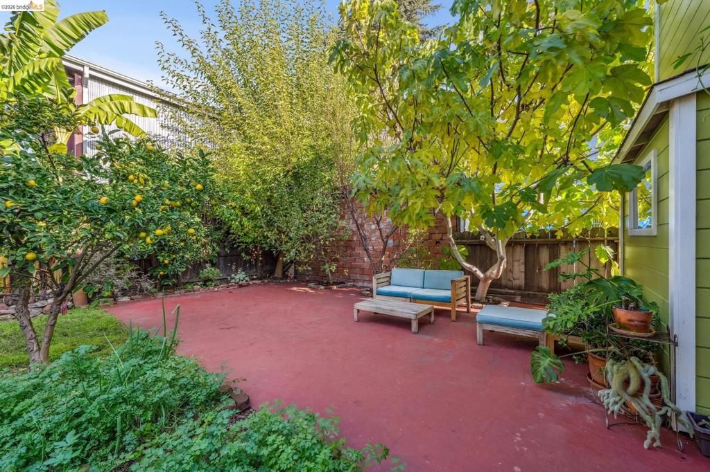 Image 43 of property listing at 836 20th Street, Oakland, CA 94607