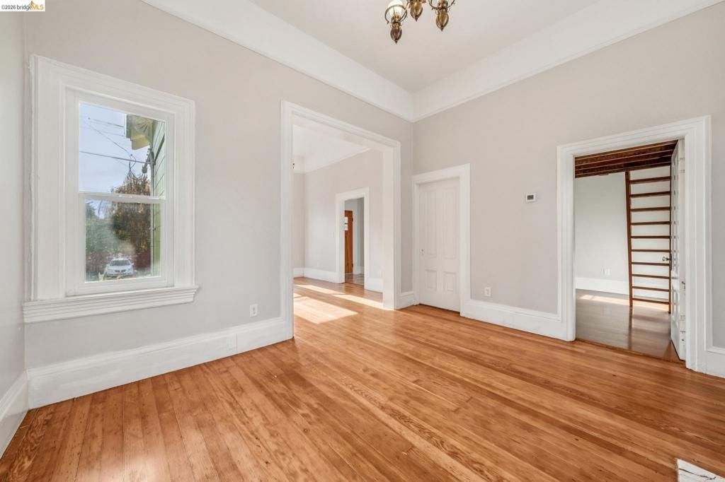 Image 7 of property listing at 836 20th Street, Oakland, CA 94607
