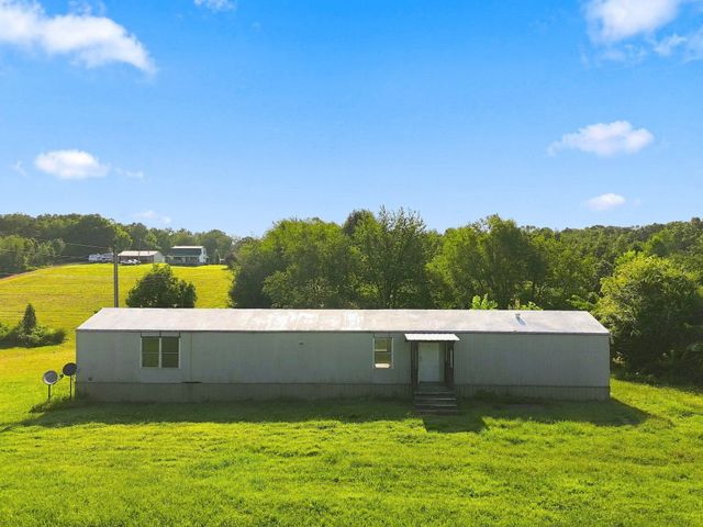 940 N Brace Rd, Summertown, TN 38483
