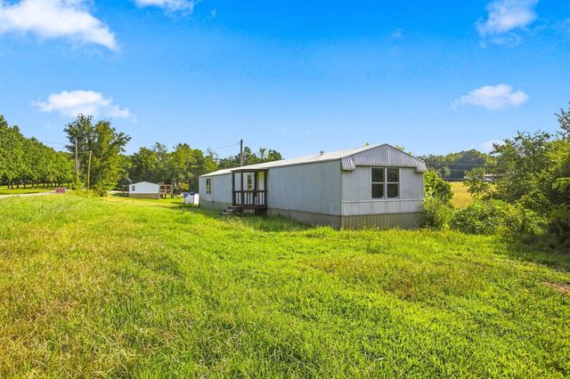940 N Brace Rd, Summertown, TN 38483