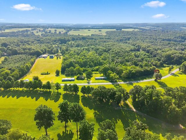 940 N Brace Rd, Summertown, TN 38483