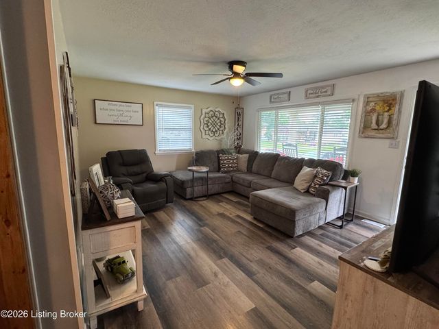 6703 Morning Star Way, Louisville, KY 40272