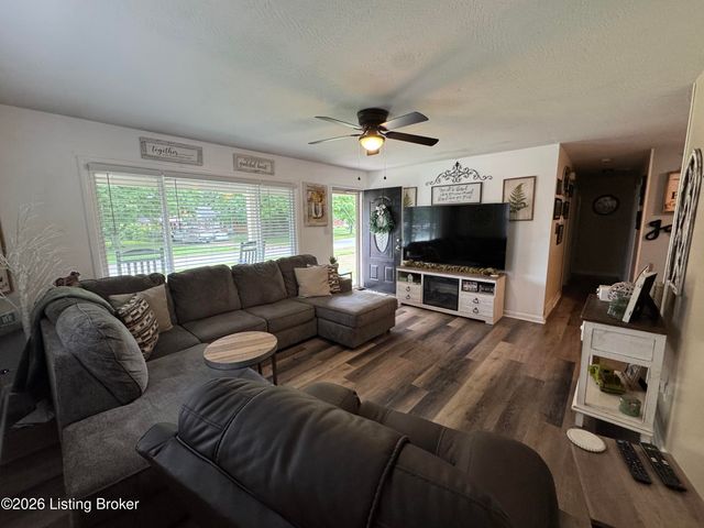 6703 Morning Star Way, Louisville, KY 40272