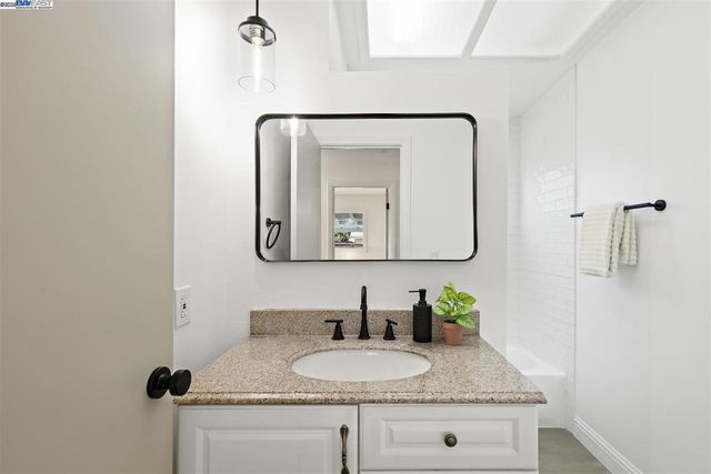 6852 Massey Ct, Pleasanton, CA 94588