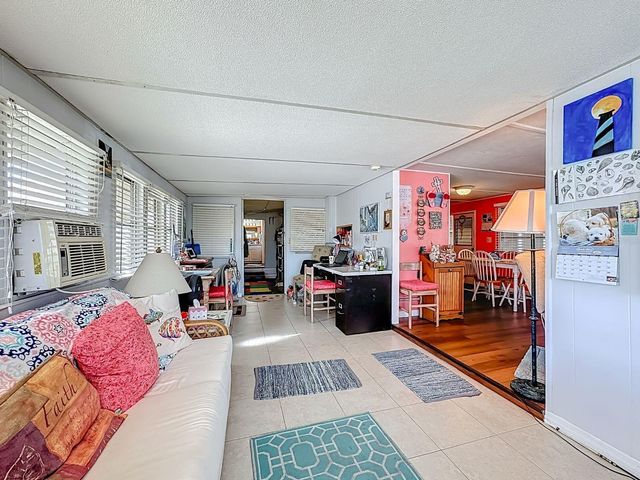 411 TROPIC DRIVE W, Palmetto, FL 34221