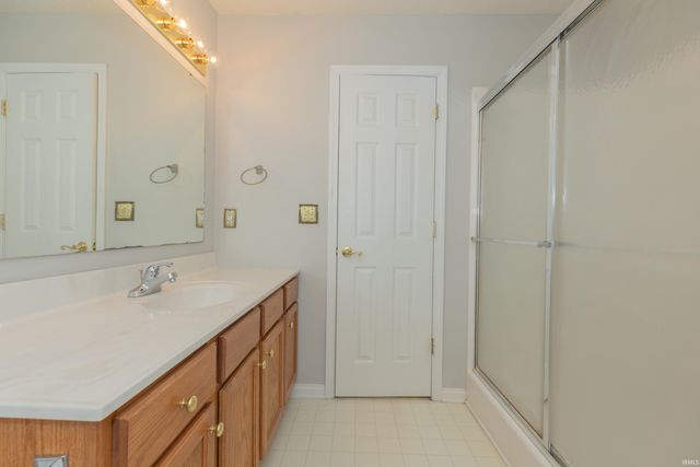 10008 Clippinger Road, Evansville, IN 47725