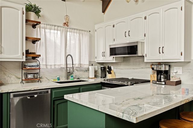 1452 Golden Rule, Lake Arrowhead, CA 92352