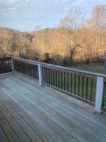 877 Bear Hollow Road, Rockholds, KY 40759