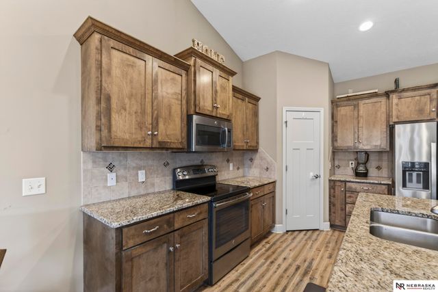 2542 N 137th Street, Omaha, NE 68164