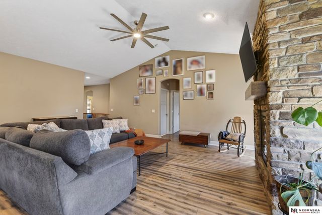 2542 N 137th Street, Omaha, NE 68164