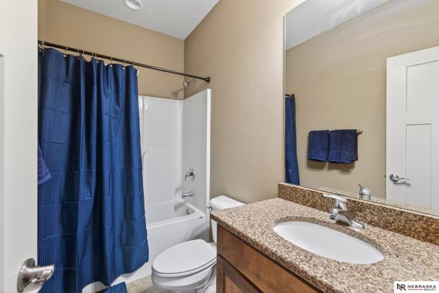 2542 N 137th Street, Omaha, NE 68164