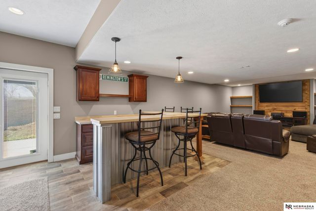 2542 N 137th Street, Omaha, NE 68164