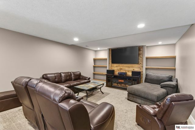 2542 N 137th Street, Omaha, NE 68164