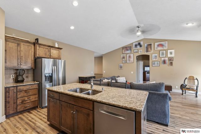 2542 N 137th Street, Omaha, NE 68164