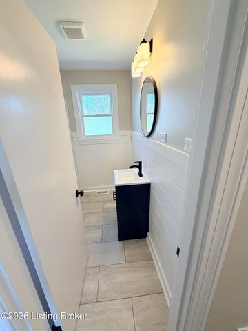 6413 South Dr, Louisville, KY 40272