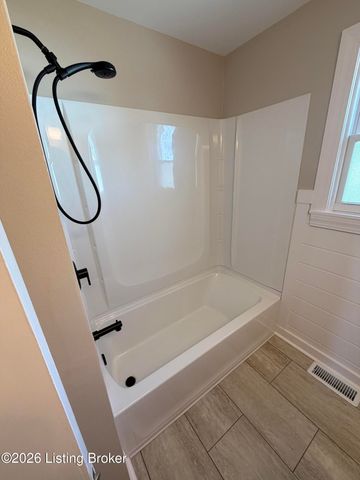 6413 South Dr, Louisville, KY 40272