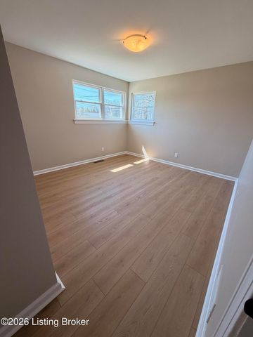 6413 South Dr, Louisville, KY 40272