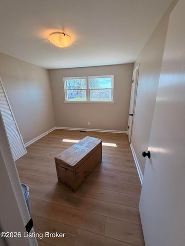 6413 South Dr, Louisville, KY 40272