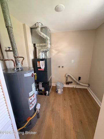 6413 South Dr, Louisville, KY 40272