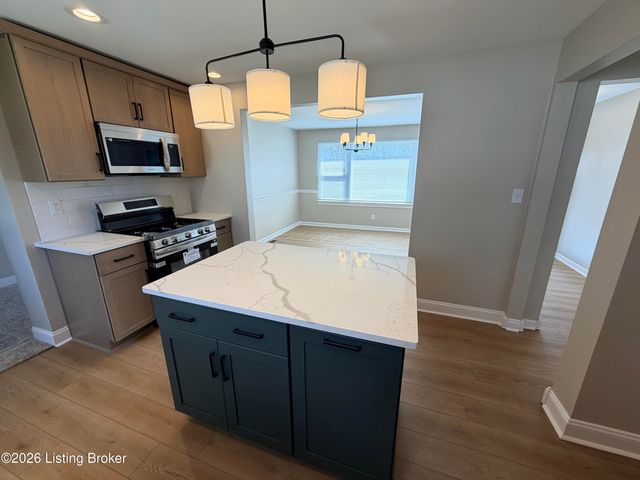 6413 South Dr, Louisville, KY 40272