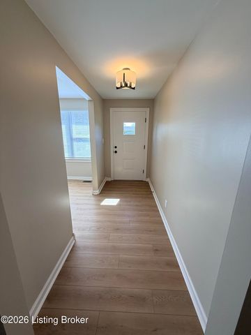 6413 South Dr, Louisville, KY 40272