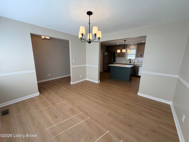 6413 South Dr, Louisville, KY 40272