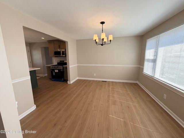 6413 South Dr, Louisville, KY 40272