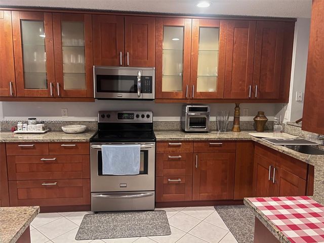 1852 Andromeda Ln, Weston, FL 33327