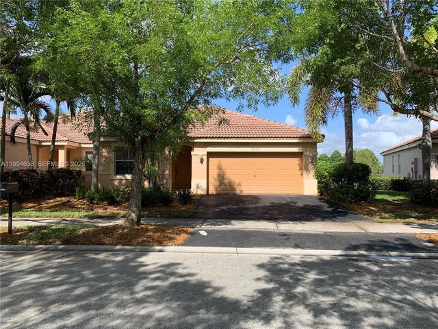 1852 Andromeda Ln, Weston, FL 33327