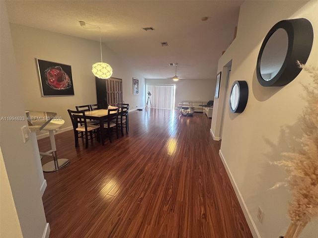 1852 Andromeda Ln, Weston, FL 33327