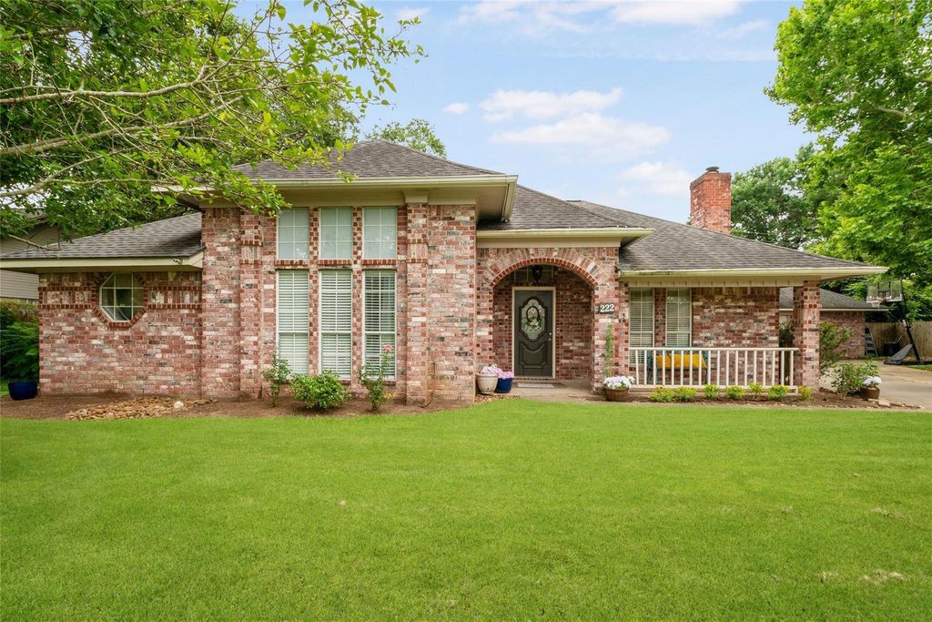 222 Any Way Street, Lake Jackson, TX 77566