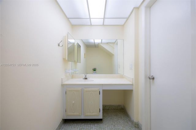 9365 Fontainebleau Blvd E205, Miami, FL 33172