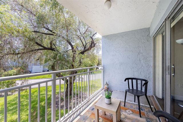 9365 Fontainebleau Blvd E205, Miami, FL 33172